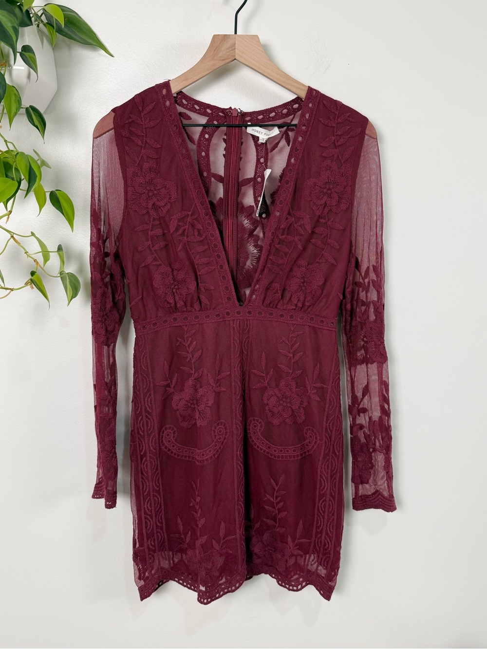 Honey Punch Burgundy Lace Embroidered Mini Dress M Deep V-Neck Boho Whimsigoth